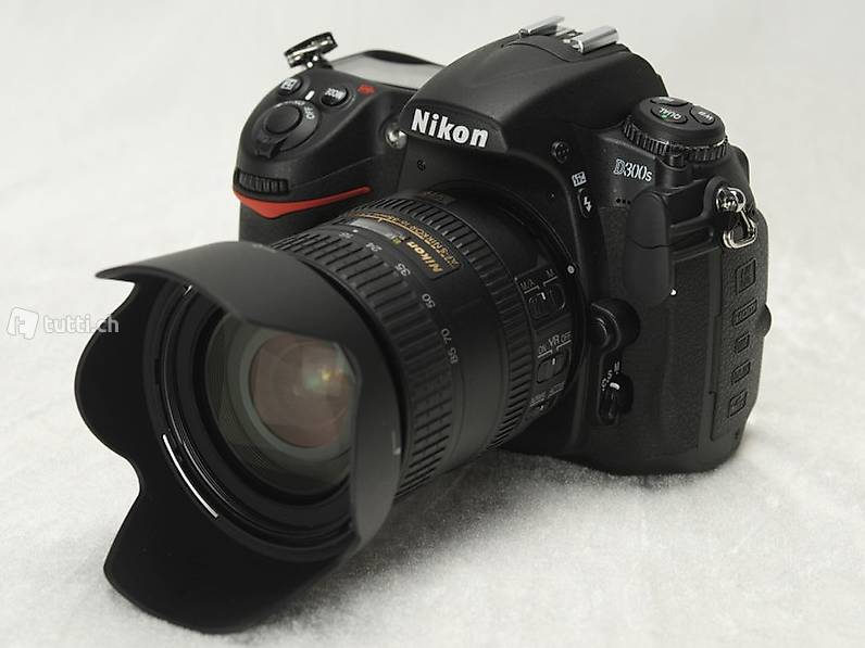 Nikon D300s Kit 18-200mm VR + Battery Grip (Come Nuova)