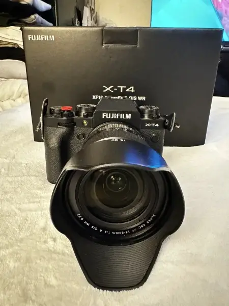 Fujifilm X-T4 26.1 MP Mirrorless Camera - Black XF 16-80mm f/4
