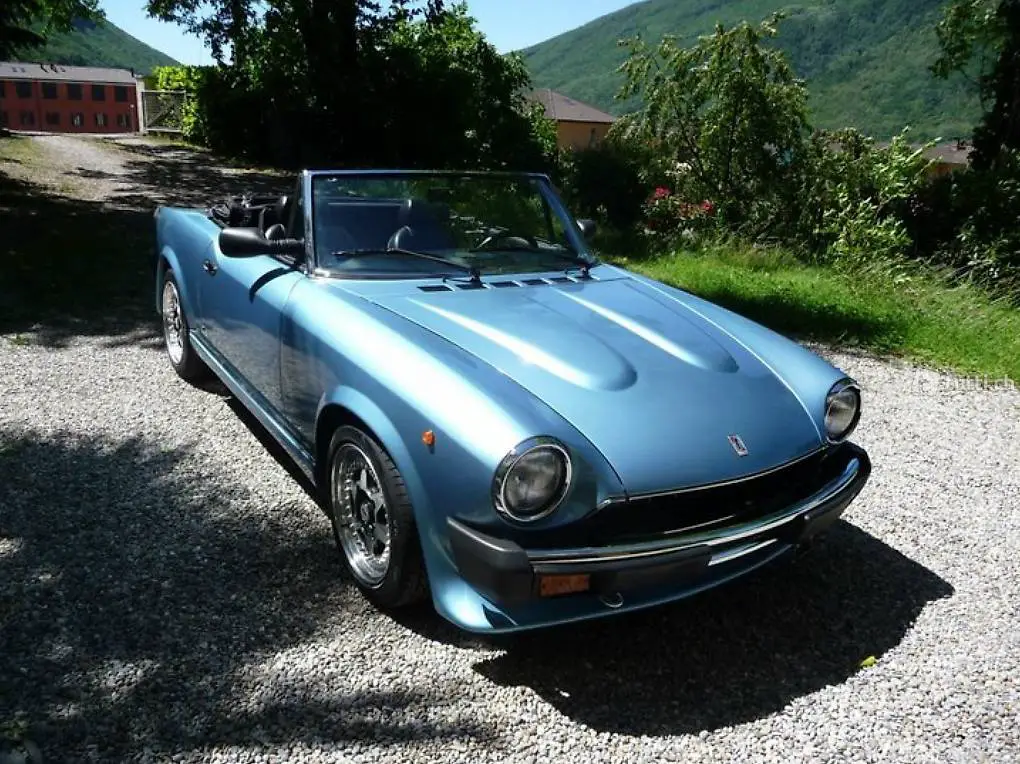 Pininfarina 124 Spider Europa DS vela azzurra Pininfarina 124 Spider Europa DS vela azzurra