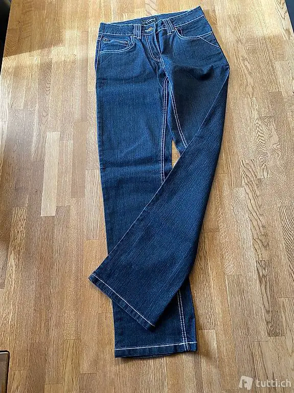 Neue Damenjeans Classic-5-Pocket Farbe dark blue Grösse 34