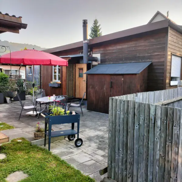 Mobilheim mit zwei Chalets auf Dauercampingplatz Mobilheim mit zwei Chalets auf Dauercampingplatz