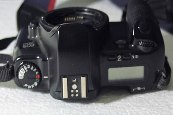 Canon EOS 500 analoge Spiegelreflexkamera, schwarz.
