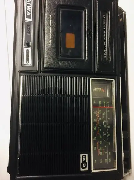 Radio portatile aiwa anni 70