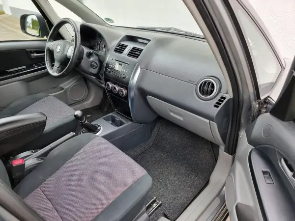 Suzuki SX4 1.6 4x4 79 kW (107 PS) Suzuki SX4 1.6 4x4 79 kW (107 PS)