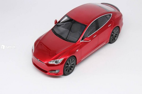 TESLA MODEL S FACELIFT 2016 ROT 1:18 LS-COLLECTIBLS