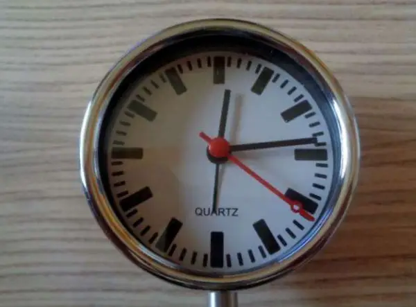 Uhr (Analog Bahnhofsuhr) Quarz, inkl. Batterie