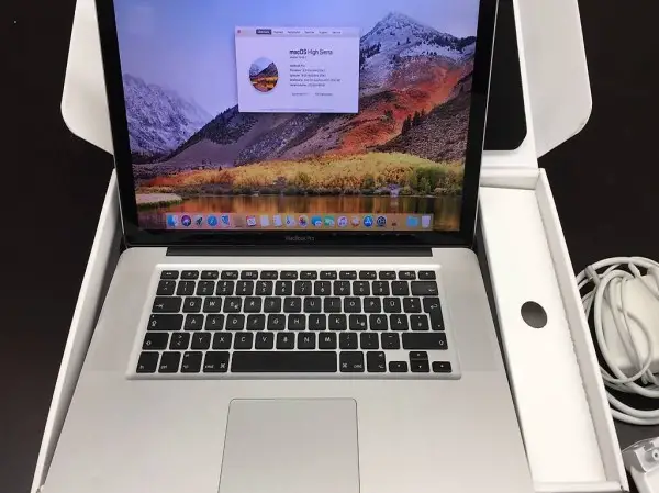  MacBook Pro 15 Zoll Quad-Core Intel Core i7 8GB RAM