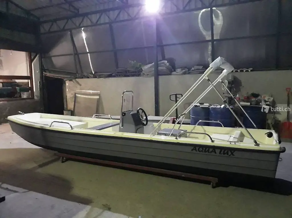 Motorboot mit 8ps Mercury (neu)