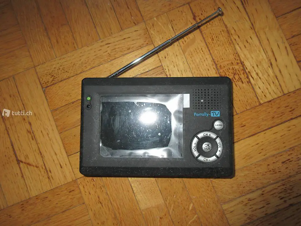Fernseher DVB-T portabel 8,9cm (3,5")