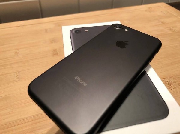  iPhone 7 32GB Schwarz Matt mit Garantie zu verkaufen