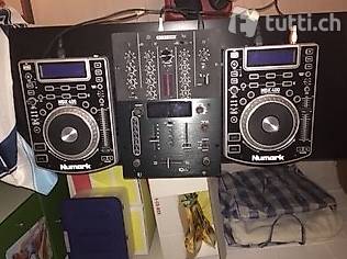 Eigener DJ-2 Player, 1 Mischpult, 2 Lautsprechern