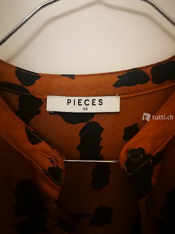 Kleidung von pieces