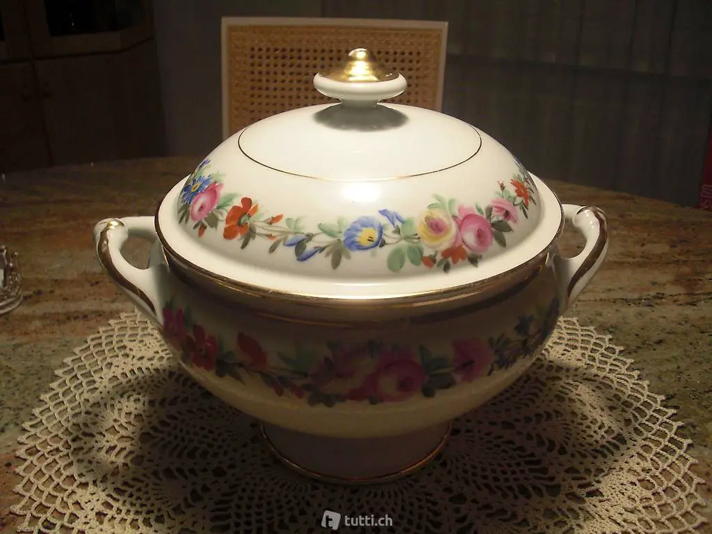 Suppenschüssel Porzellan m. wunderschönem Blumen-/Gold-Dekor