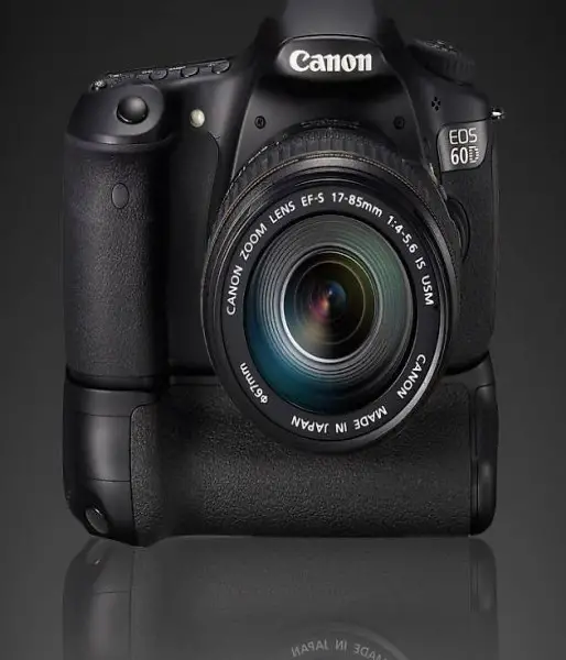CANON 60D + Battery grip + 17-85mm is (Nuova)