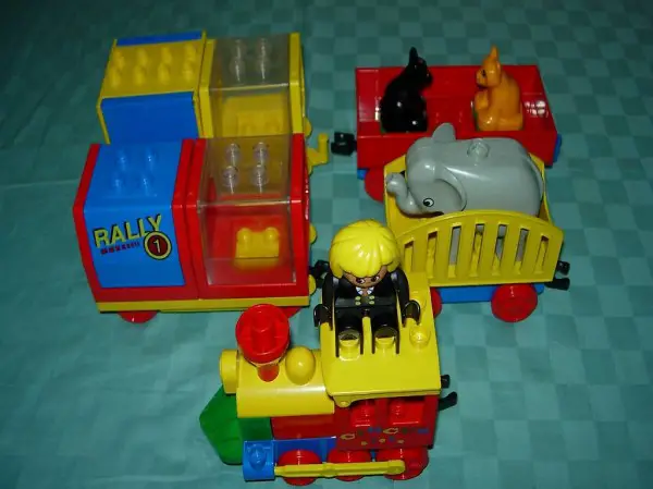  Duplo LEGO Zug Lokomotive 4 Wagen Zugführer Tiere