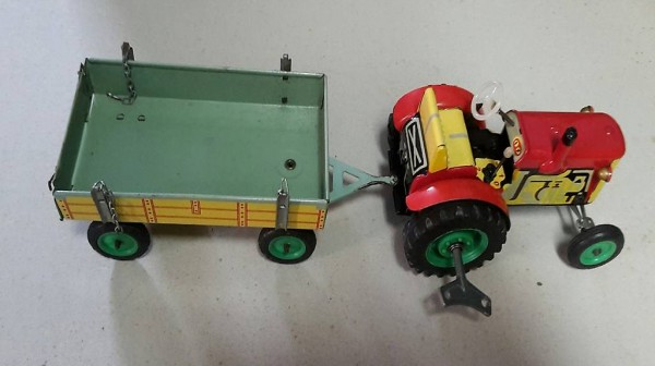  Blechspielzeug Traktor m Anhänger