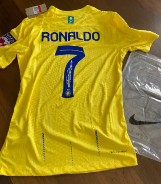 Cristiano Ronaldo Al Nassr Trikot signiert