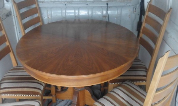  Tisch (ausziehbar) mit 5 stühlen (Nr 282)