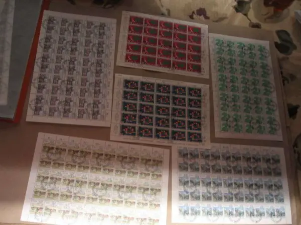 Briefmarken 34 komplette Bögen