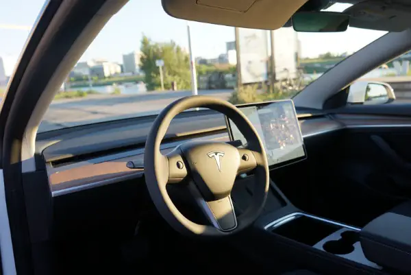 Tesla Model 3 für nur 150.-/Tag mieten Tesla Model 3 für nur 150.-/Tag mieten