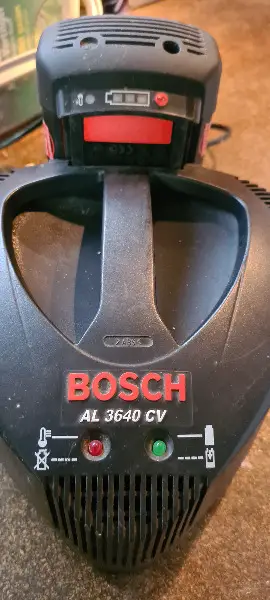 Bosch Akku 36 Volt mit Ladegerät