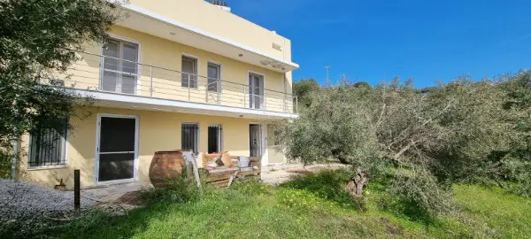G-11152 Kreta, Skalani: Gebäude mit 2 Wohnungen zu verkaufen