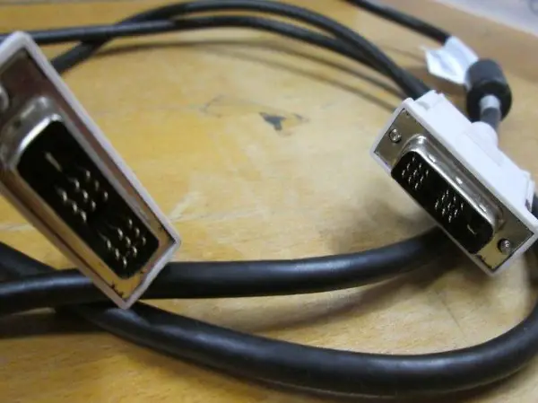 Computer-Kabel schwarz 1,9 m mit weissen Stecker (809-H)