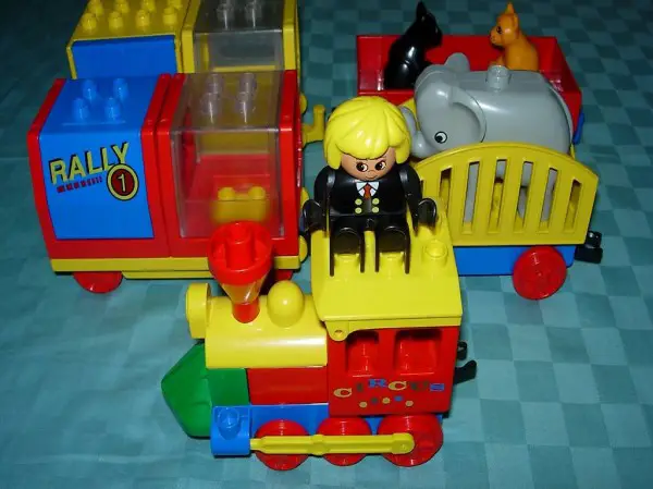  Duplo LEGO Zug Lokomotive 4 Wagen Zugführer Tiere