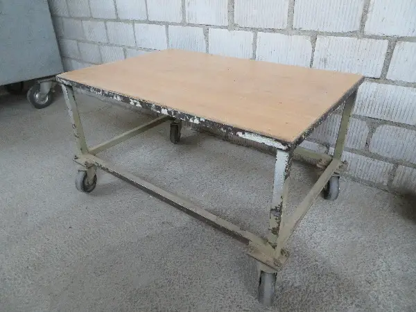 Stabile Tischwagen Rolltische aus Produktionsbetrieb
