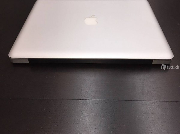  MacBook Pro 15 Zoll Quad-Core Intel Core i7 8GB RAM