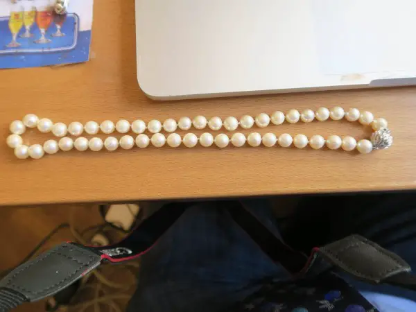 Perlenkette 45 cm Durchm. Perlen 7.5mm Weissgoldschloss 18 K