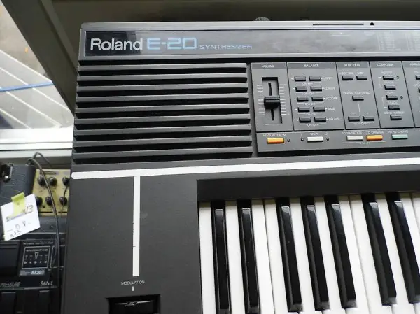  Roland Synthesizer/ Keyboard