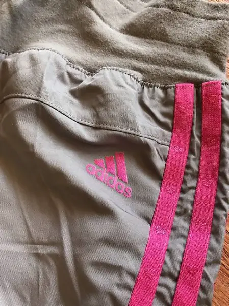 Adidas Trainerhose grau / pink in Gr. 92, neuwertig