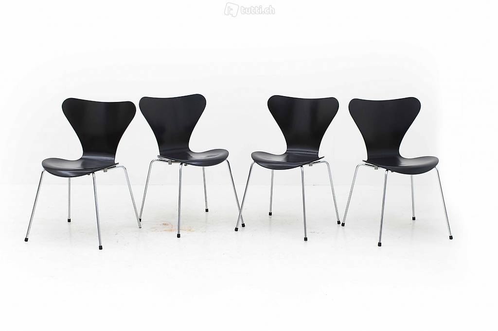  Fritz Hansen 3107 Stühle von Arne Jacobsen in Dunkelgrau