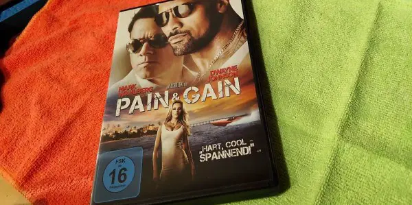 Dwayne Johnson "Pain & Gain" DVD! Mark Wahlberg
