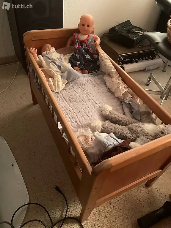 Babybett aus edlem Holz