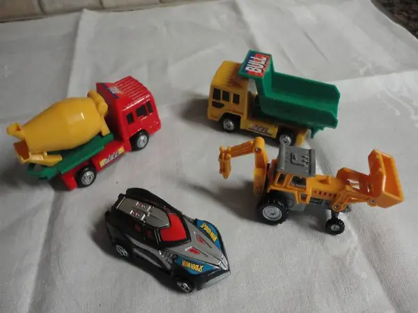  Spielzeugautos, Bettonmischer, Lastwagen