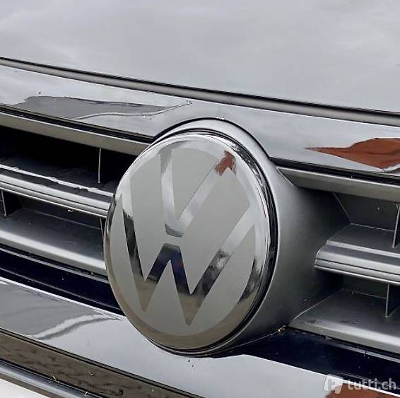 VW Tiguan Front Emblem Klavierlack