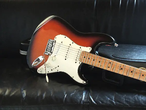 1997 Fender USA Standard Stratocaster sunburst (Nitrolack)