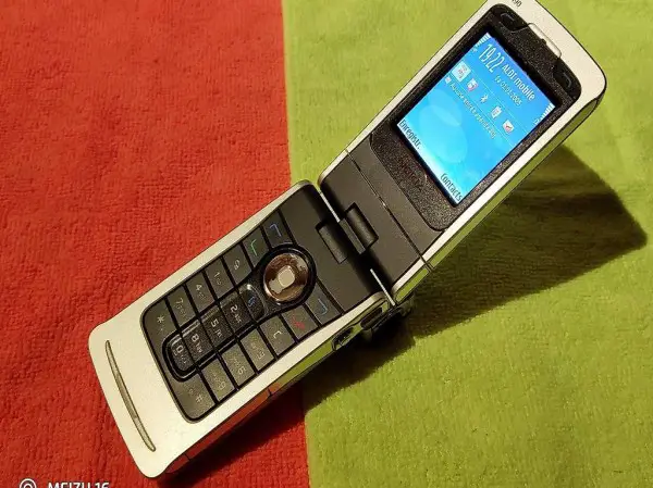 Nokia N90 (3G) Rarität ohne SIM Lock inkl. Ladekabel!