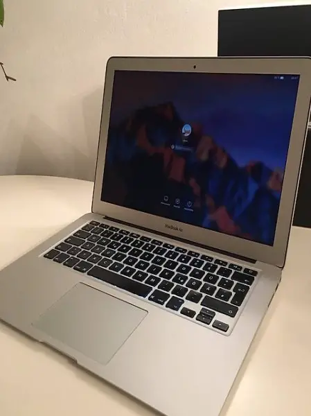  MacBook Air 13 Zoll mit Garantie zu verkaufen