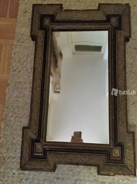 spiegel mit Holzrahmen