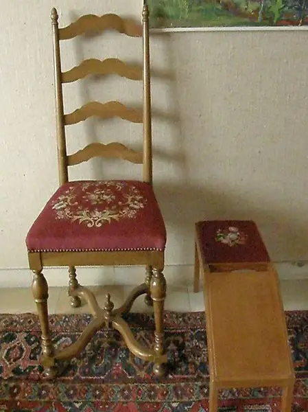 Stuhl und Schuhbock 179